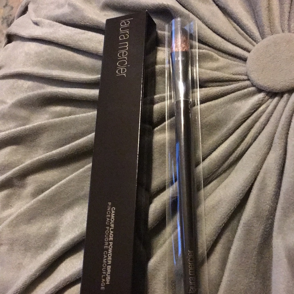 Laura Mercier camouflage powder brush- NIB
